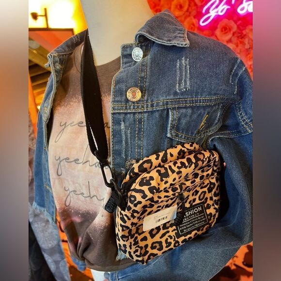 Handmade Tee (S M L) 'Yeehaw' Bleach Splattered Pattern T-Shirt - Picture 9 of 10